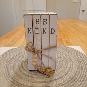 ☕️EUC~RUSTIC "BE KIND" WOIDEN BLOCK DECOR